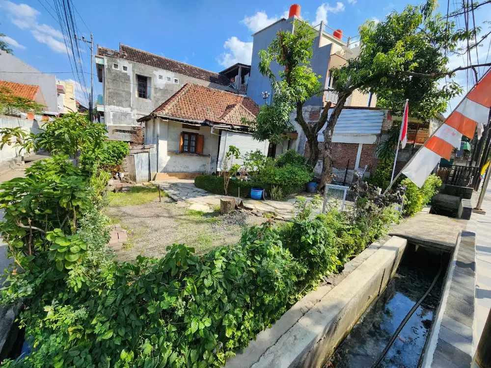 Murah, Pinggir Jalan Raya Indraprasta Rumah Lama Hitung Tanah