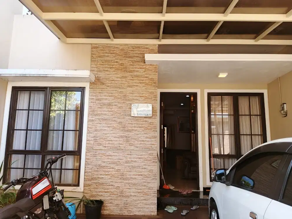 Dijual rumah 2 lantai full furnish di Green Cilangkap Indah Cipayung