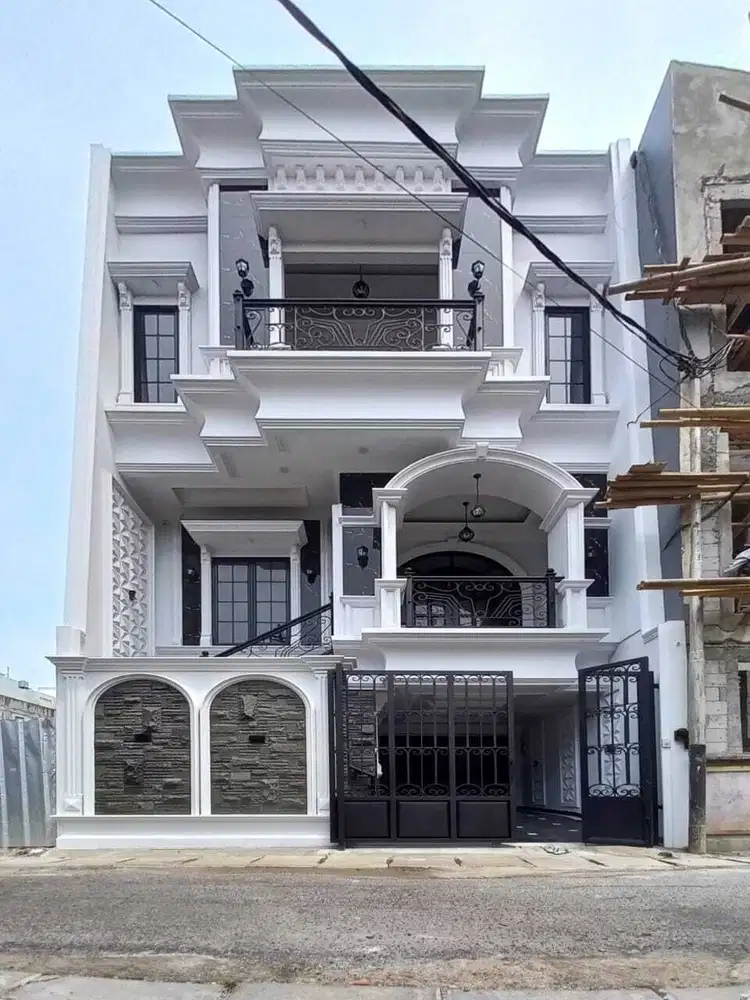 Rumah Mewah Siap Huni Dekat Ragunan Jakarta Selatan