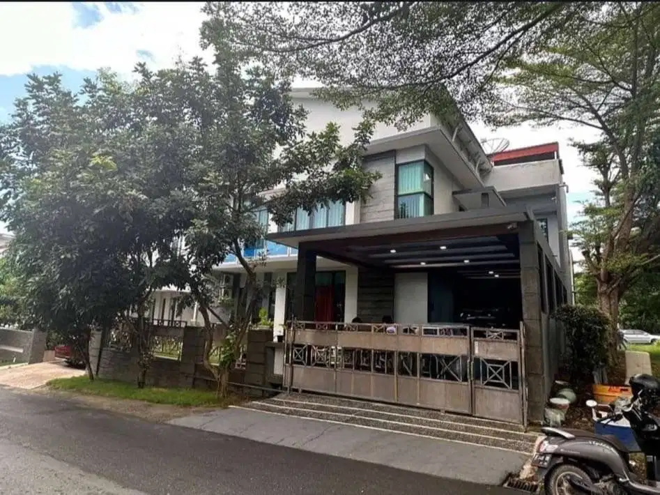 Dijual Rumah 3 lantai hook fully furnished di Sukajadi
