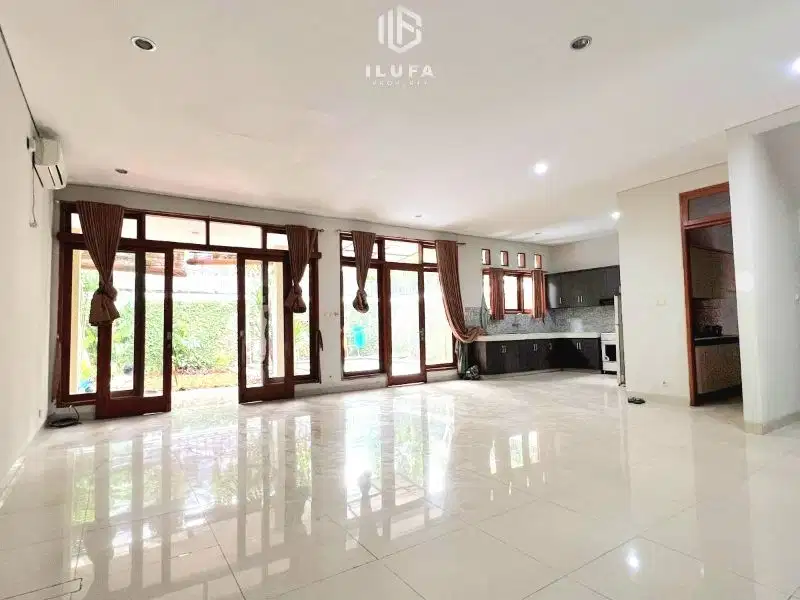 Disewakan Rumah Baru Renovasi MURAH, Lokasi Strategis