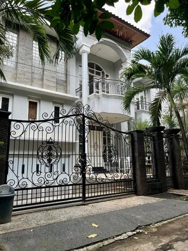 Dijual rumah mewah harga murah at Cibubur Jakarta Timur