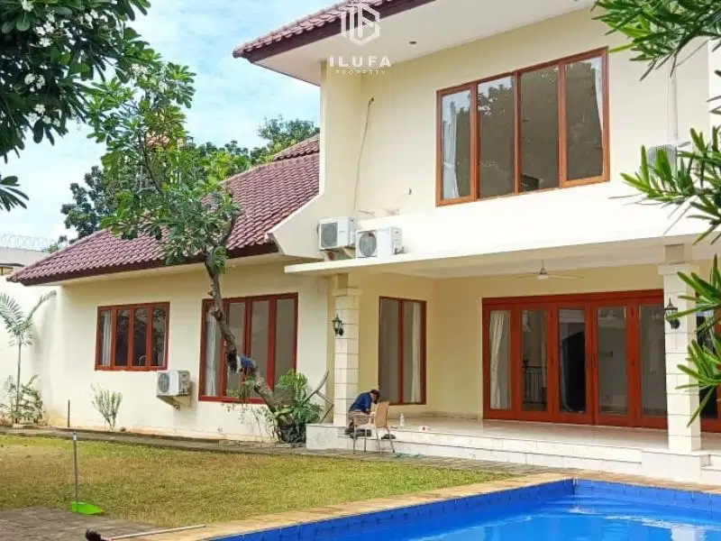 Disewakan rumah bisa untuk  kantor lokasi strategis kemang area