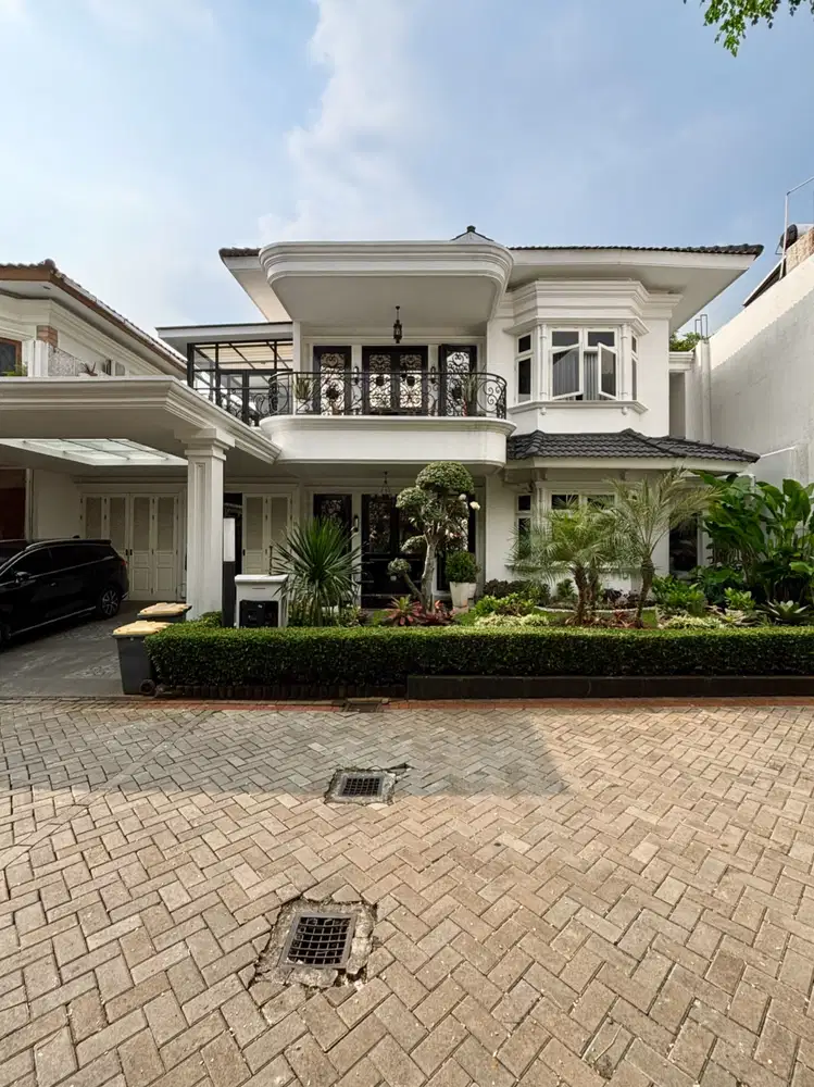 RUMAH 2 LANTAI DALAM KOMPLEK EKSKLUSIF, PRIVATE POOL DAN TAMAN ASRI