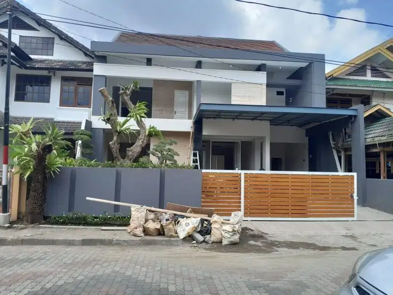 dijual rumah dua Lantai Depok condong catur