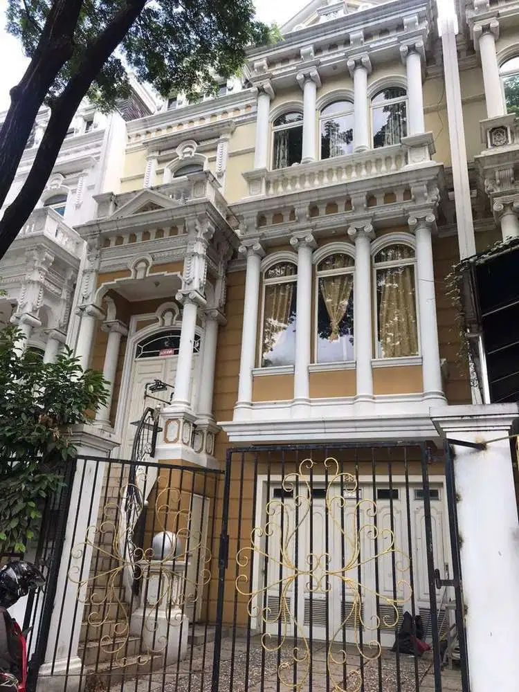 Dijual rumah townhouse cordoba PIK uk 8x15 harga murah