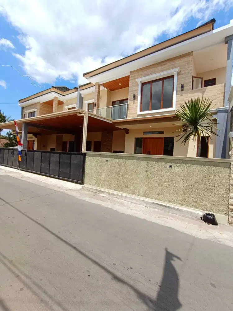 RUMAH MEWAH BARU DEKAT UGM