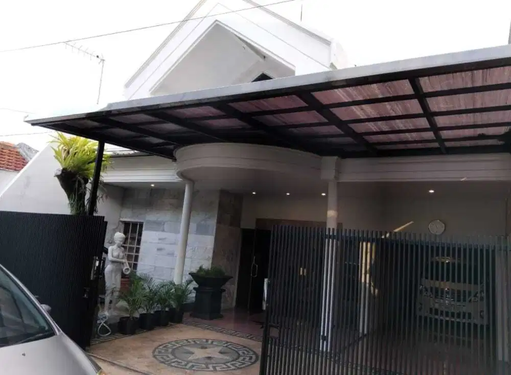 Rumah Modern Minimalis Semi Furnished  Lokasi Perum. Rungkut Surabaya