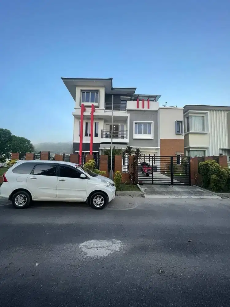 Dijual Rumah Hook 3 lantai fully furnished di Sukajadi