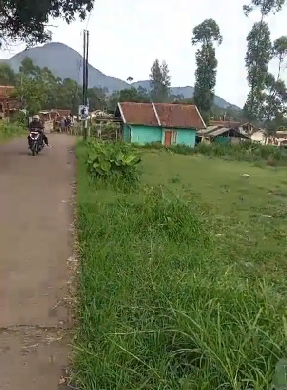 Tanah pinggir jln dekat pasar pangalengan