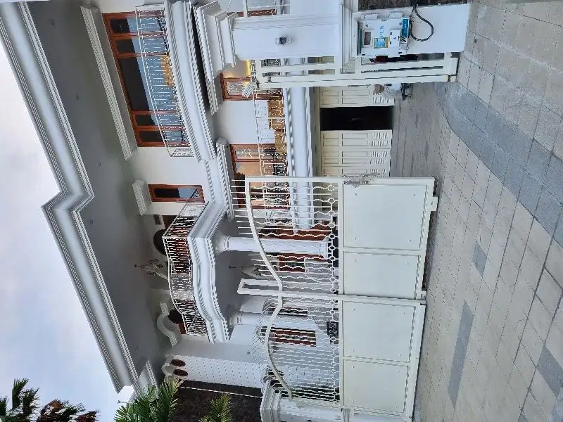 Rmh mewah 2LT model eropa di pakuwon city dekat CITA HATI SCHOOL