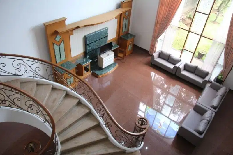 Rumah lux ada kolam renang di jual di setiabudi bandung