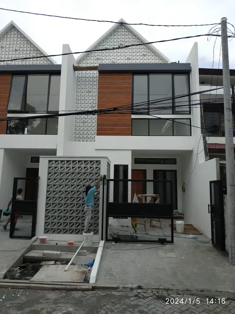 Harga Murah!Rumah Baru Gading Pantai Surabaya