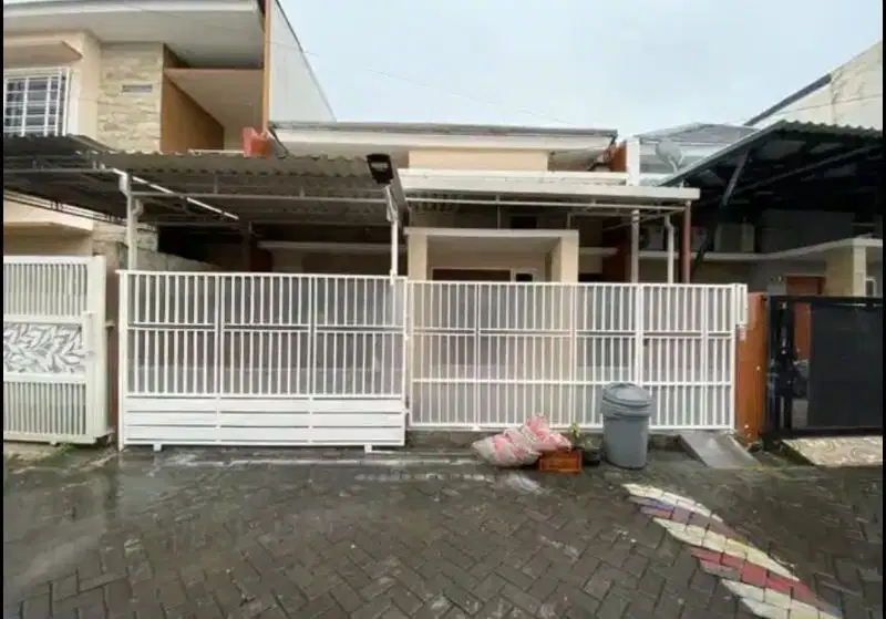 RUMAH DEKAT BUNDARAN ALOHA JUANDA