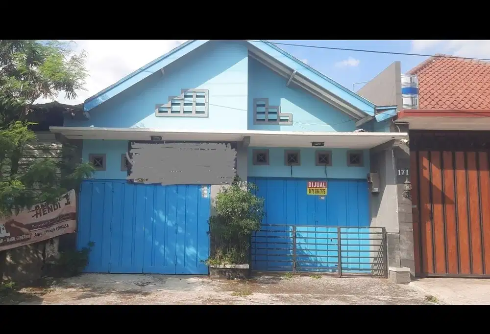 Di jual murah pinggir jalan rumah bisa 2 garasi