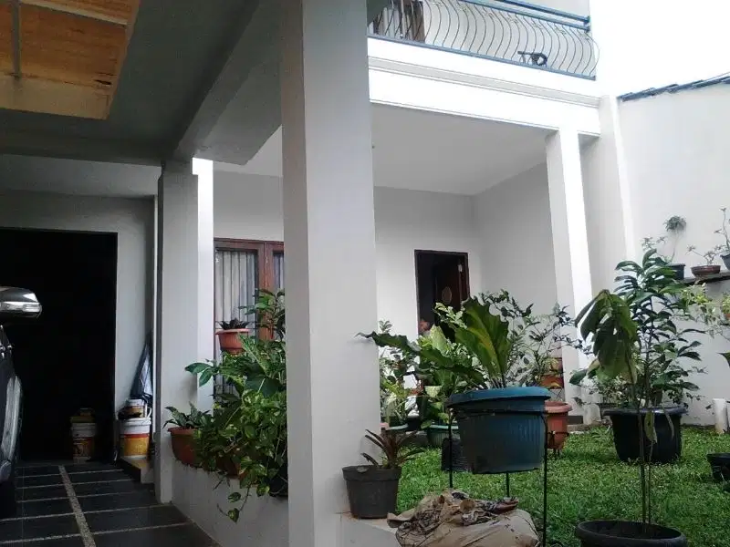 Dijual rumah 2 lantai siap huni akses jalan utama dekat mall cinere