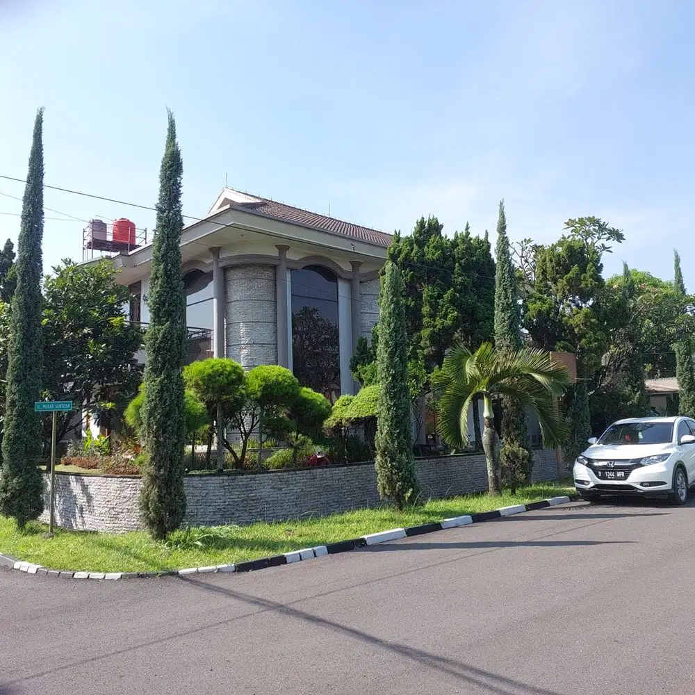 Rumah Mewah Corner di Mekarwangi Bandung