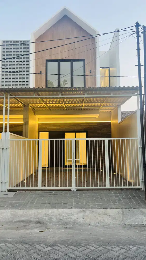 Miliki Rumah Baru 2 Lantai Di Perum. Rungkut Menanggal, Dekat MERR
