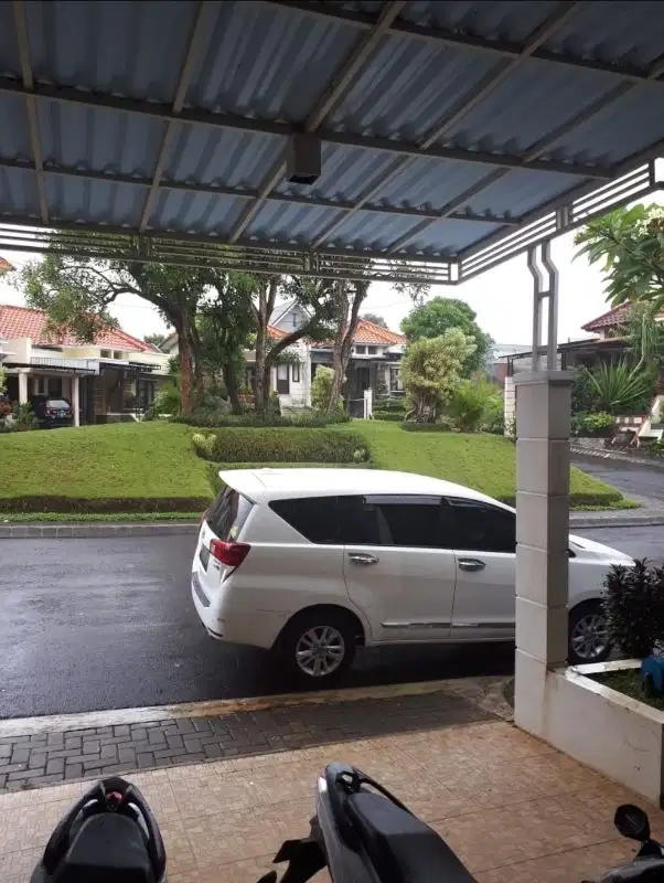 villa cantik di green hills dekat hotel el dan arah jalan tol ke batu