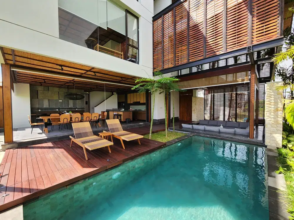 FOR SALE 5 BEDROOM VILLA IN LUXURY COMPLEX CANGGU AREA BALI