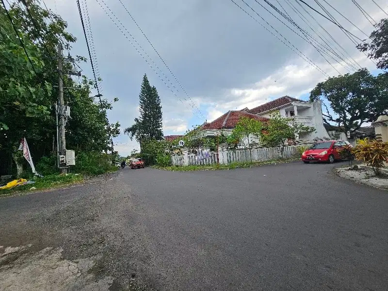 rumah hitung tanah pinggir jalan daerah bunga suhat bagus buat kos