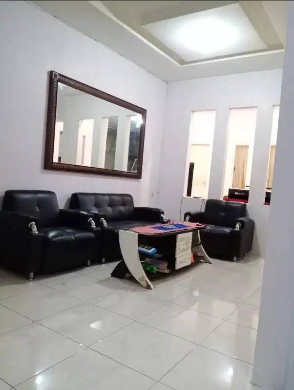 rumah mewah BU segera di bareng dekat jalan raya mol MOG dan ijen