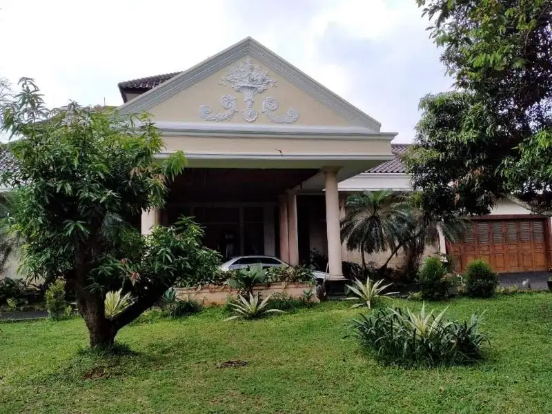 Dijual rumah mewah besar dalam perumahan Cinere Depok