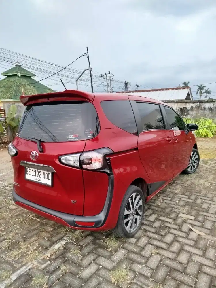 Toyota Sienta V Automatic metik 2019