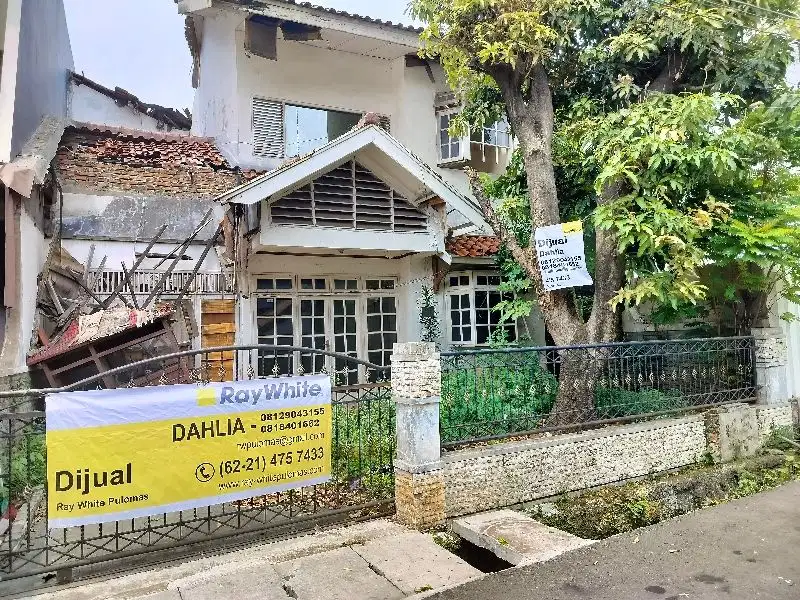 rumah lama 2.lnt lebar 11m Bisa .bangun  2.rumah