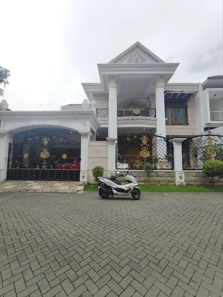 Rumah Classic Cantik Kebonsari Surabaya