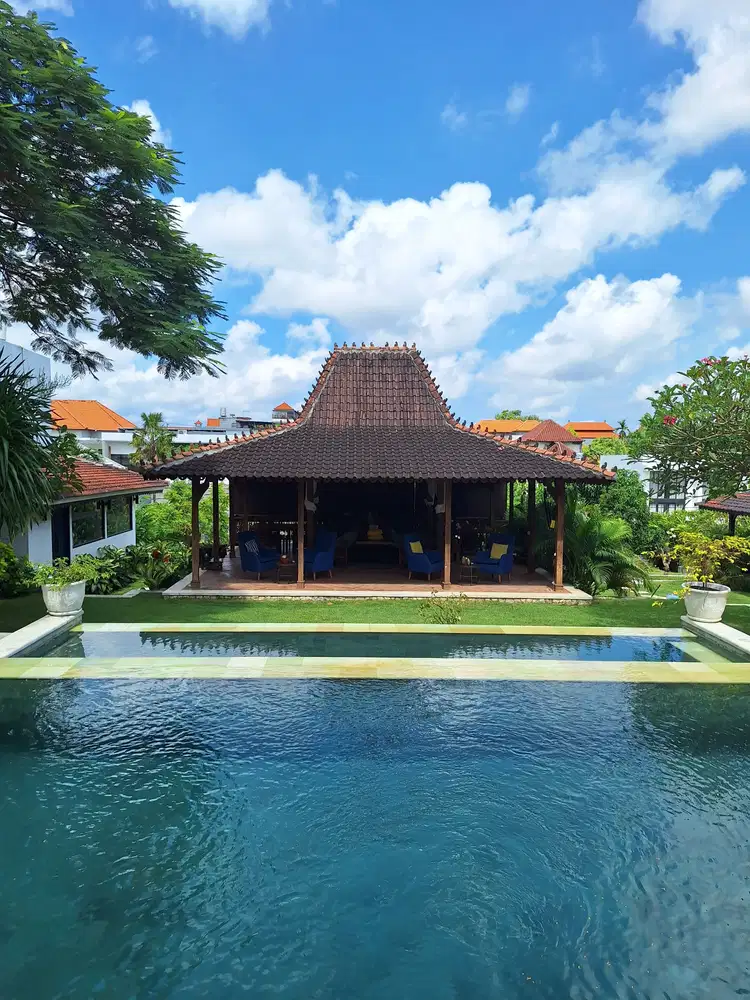 VILLA JOGLO BIRU COLONIAL IN TIBU BENENG CANGGU FOR SALE