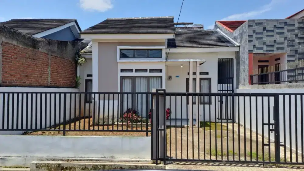 Disewakan rumah di Bumi Parahyangan Kencana