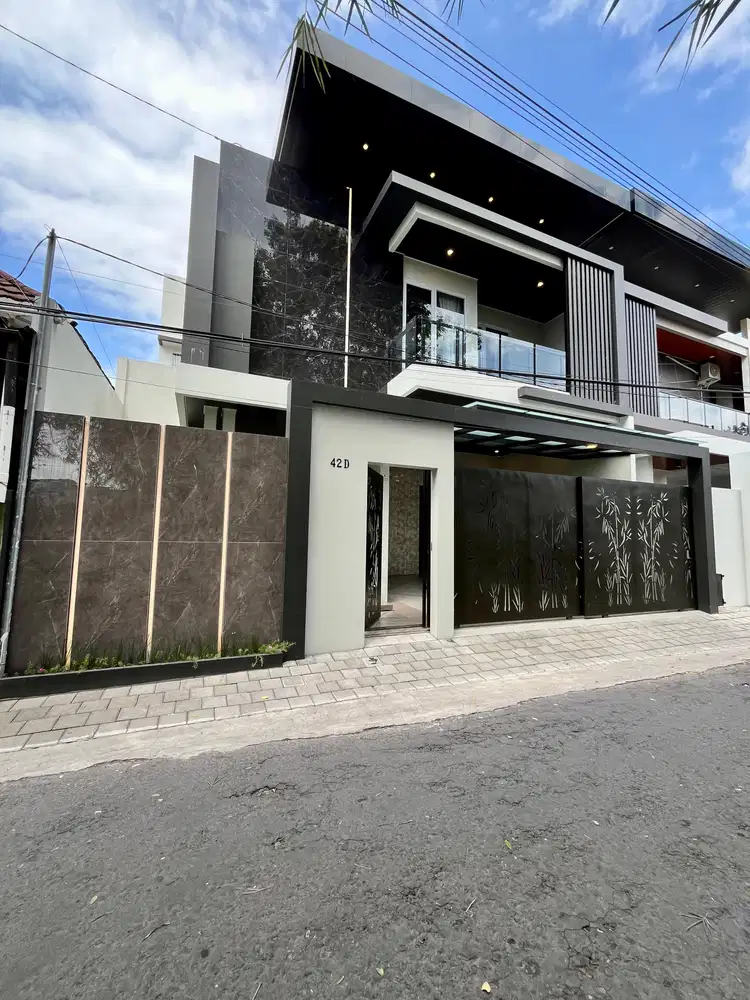 dijual rumah mewah di sleman dekat swalayyan pamela purwomartani
