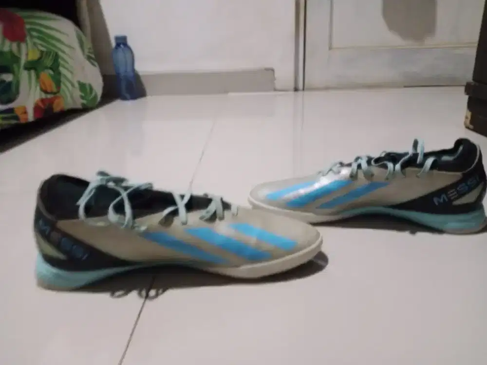 Sepatu futsal Adidas messi