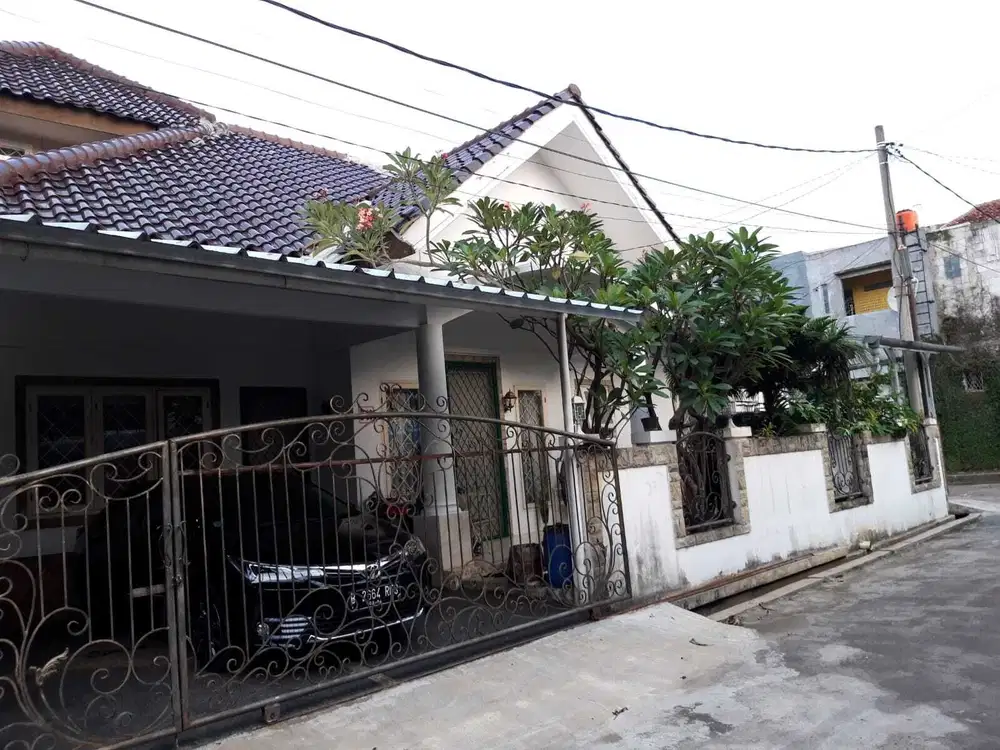 Rumah Bagus Luas Dalam Komplek Strategis Dekat Stasiun Lenteng Agung