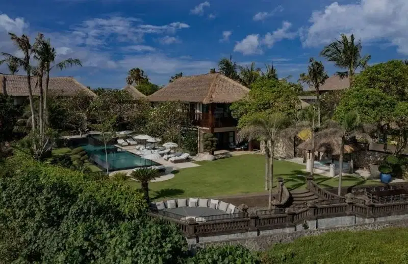 Beachfront  5 bedrooms villa for sale in pererenan