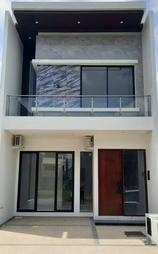 Rumah Baru Gress Pakuwon City Suvadiva Grand Island dkt Long Beach