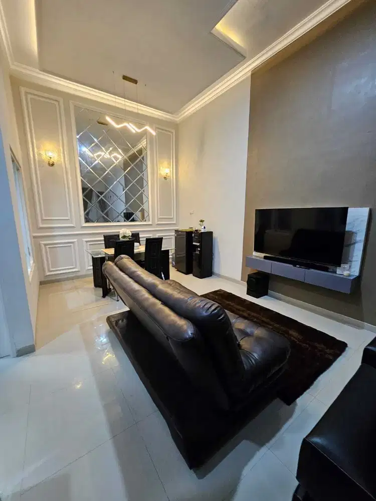 Rumah cantik 2 lt di tunggulwulung suhat dekat kampus UB + furniture