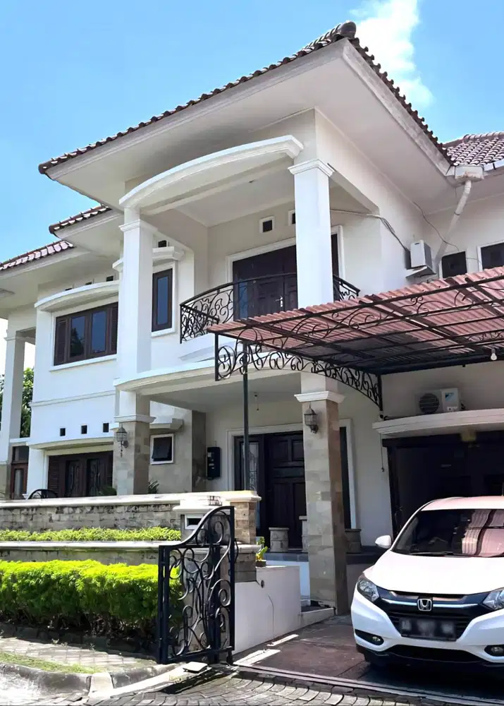 Rumah Hook Luas di Tirtasani Residence