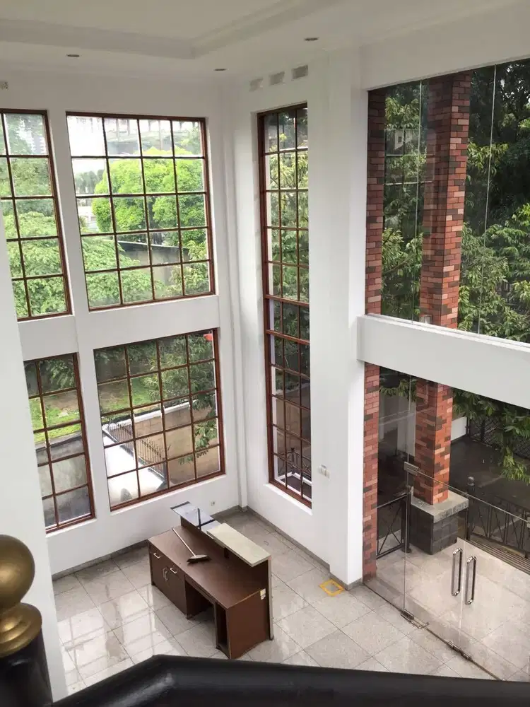 For sale gedung  bagus dan area strategis Kebayoran baru  Jaksel