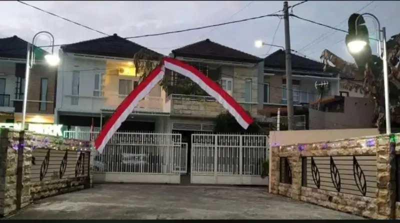 rumah cantik 2 lt di kemirahan blimbing dekat suhat dan jalan tol