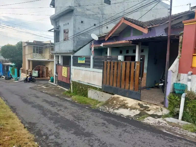 Dijual rumah timur kampus polteks mojosongo solo