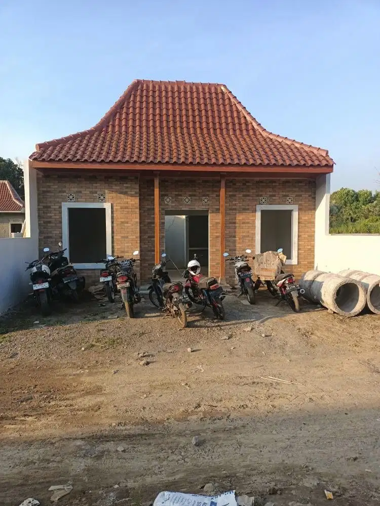 dijual rumah di sleman dalam perum di turi etnik klasik bata expose