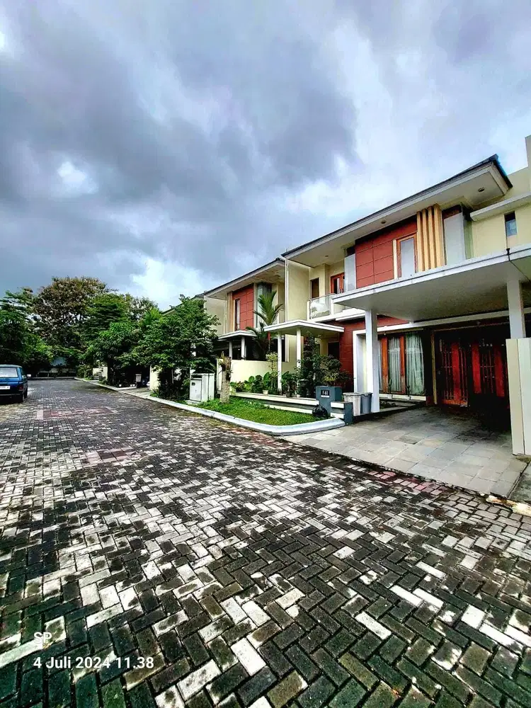 RUMAH MEWAH LUX 2 LANTAI ISTIMEWA DALAM  PERUMAHAN ELITE BALE MULIA