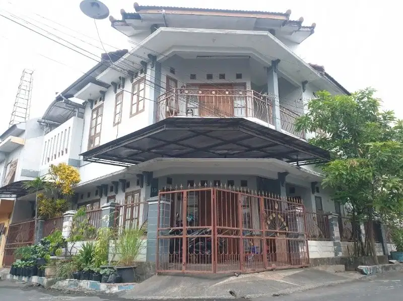 rumah hook cantik 2 lt griyasantha suhat dekat kampus UB Brawijaya