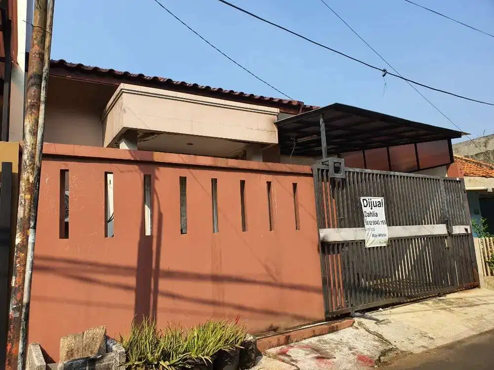 Rumah dekat sarana umum dan jalan utama