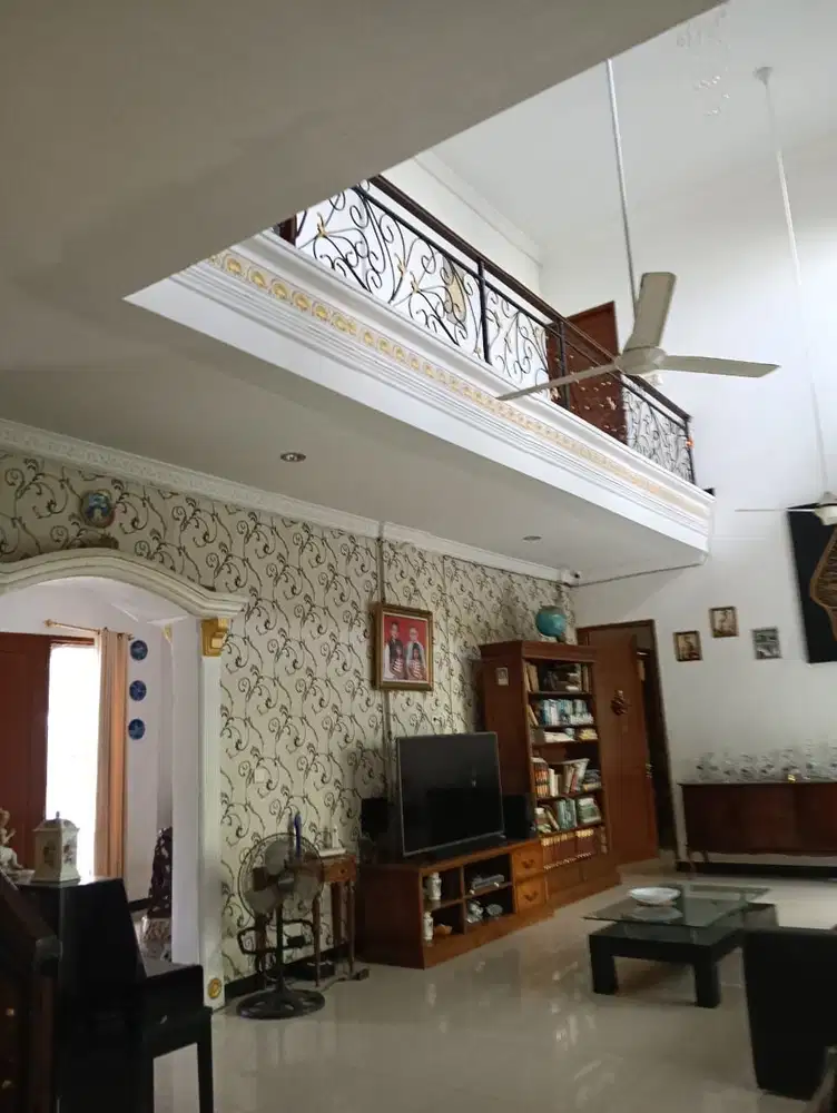 dijual rumah lantai 2 renon denpasar