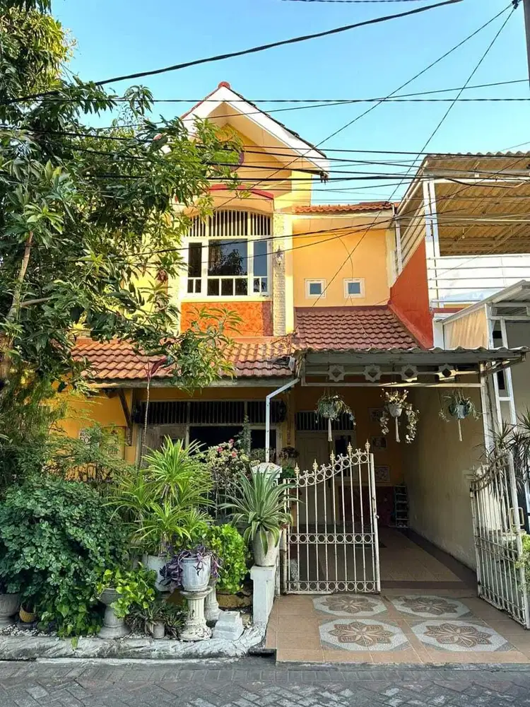 Jual rumah 2 lantai lokasi strategis perum Rungkut mapan Surabaya