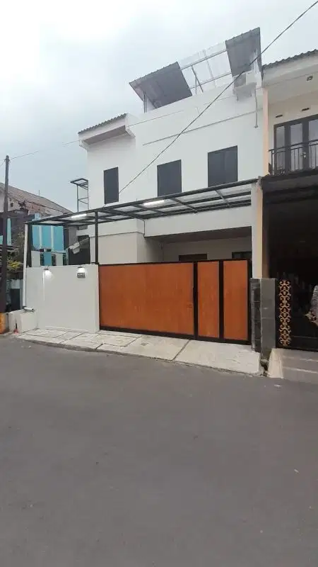 Rumah 3 Lantai di dukuh zamrud