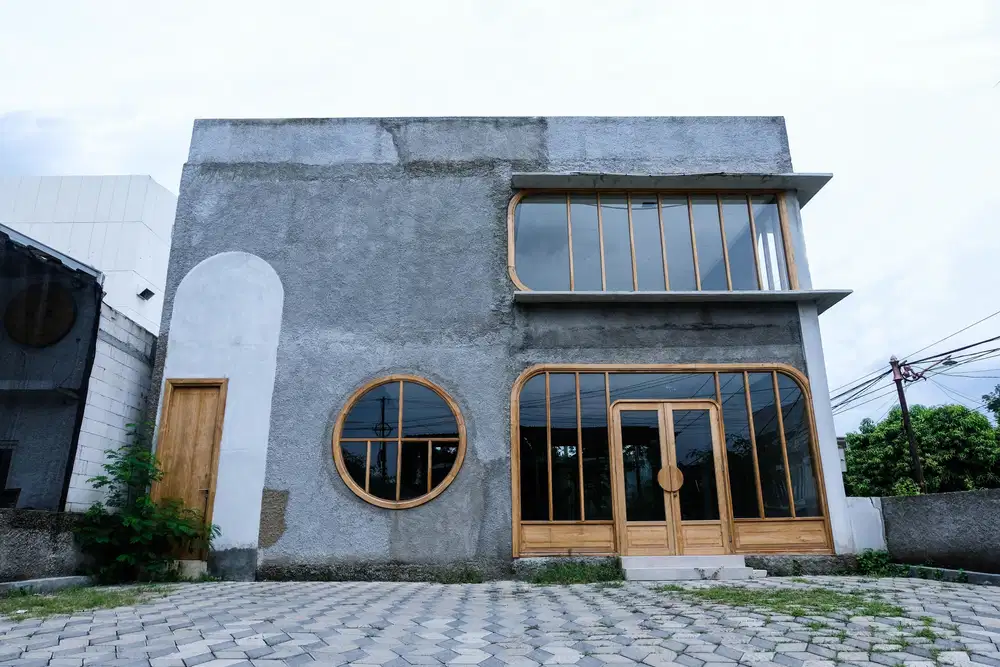 Bangunan cocok utk Cafe / Kantor  Terletak di Sidoarjo Kota